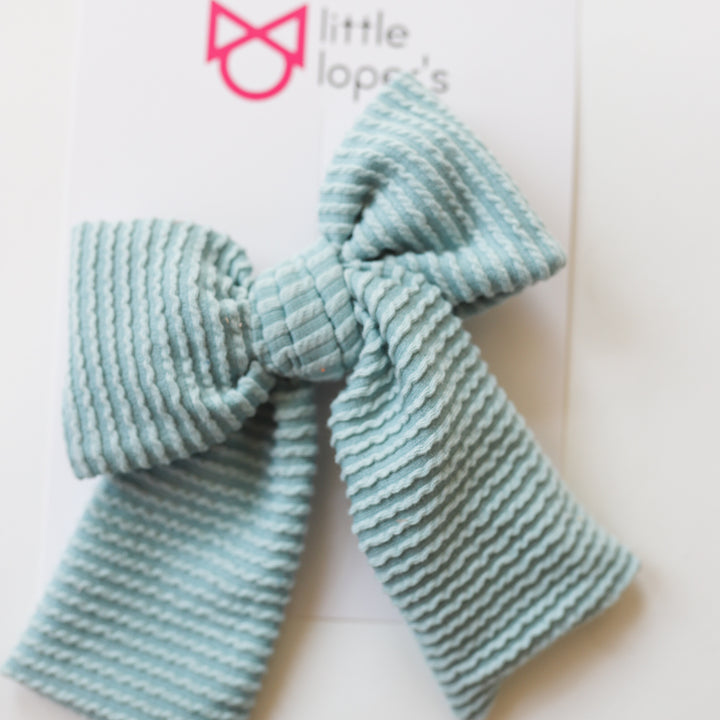 Cozy Ribbed Party Bow