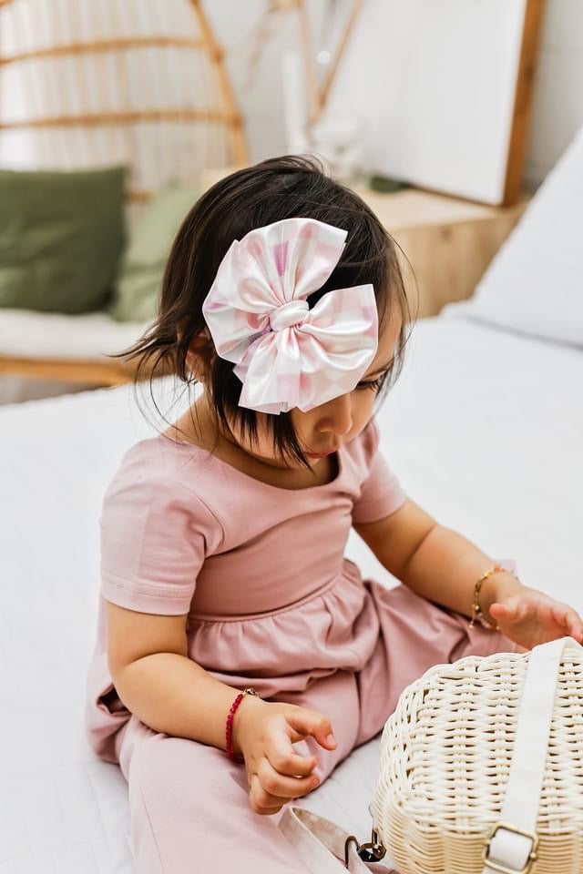 Shimmer Pink Checkers Bow